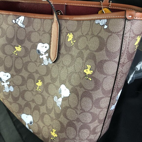 NWT COACH Peanuts Snoopy Tote bag! - Picture 6 of 14